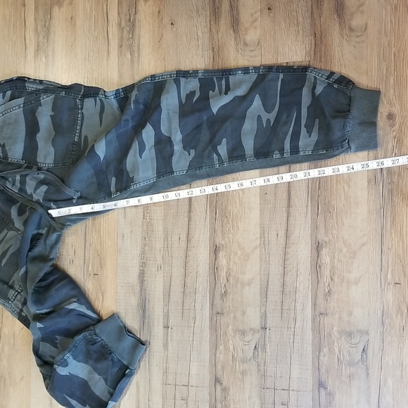 SPLENDID Lyocell Linen Camo Jogger Pants with front and back pockets - Picture 12 of 14